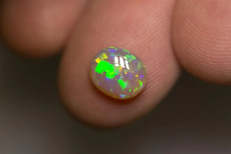 2.00 ct crystal opal 9x7.5x4mm - Image 2