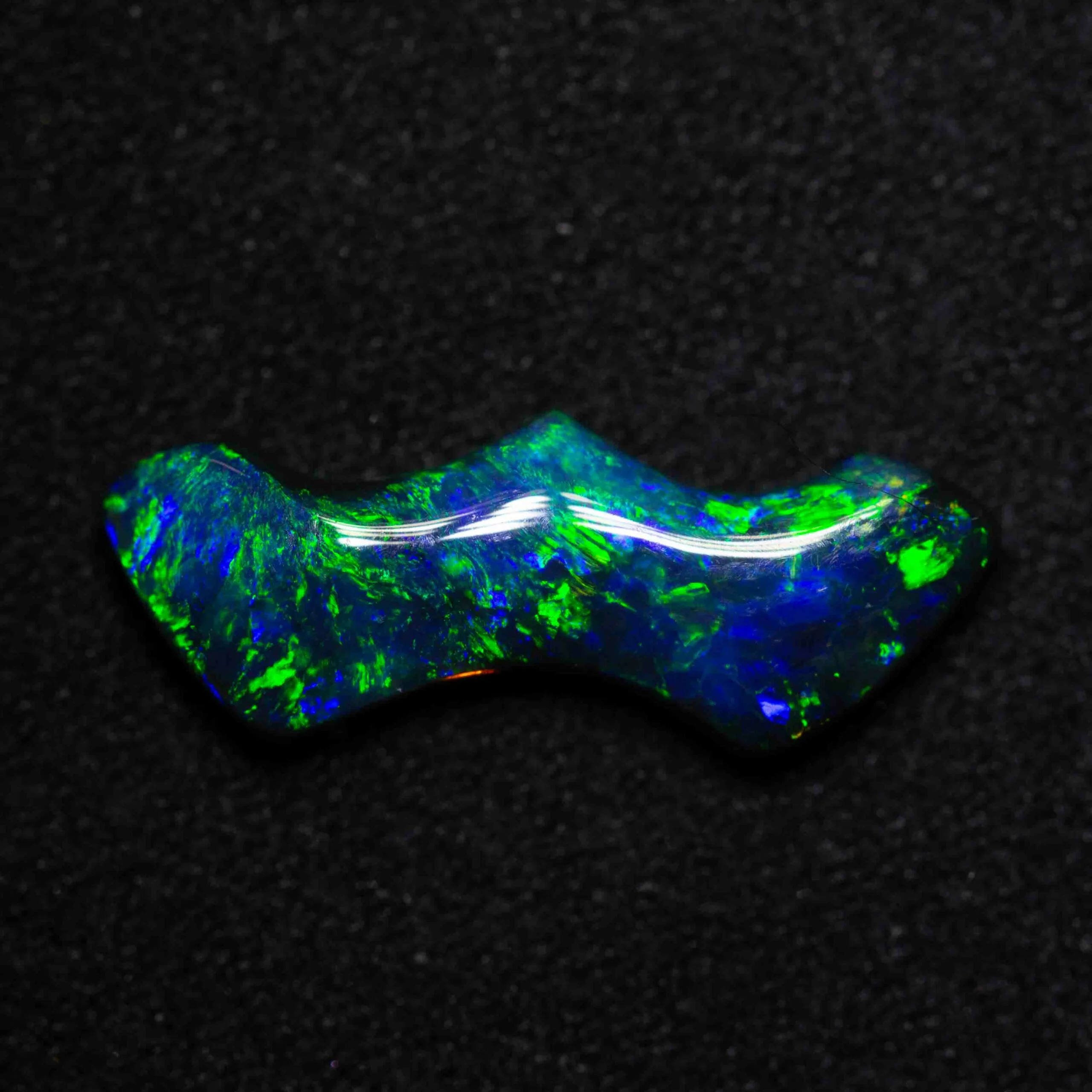 2.07 ct black opal 16.9x6.4x3.3mm - Image 2
