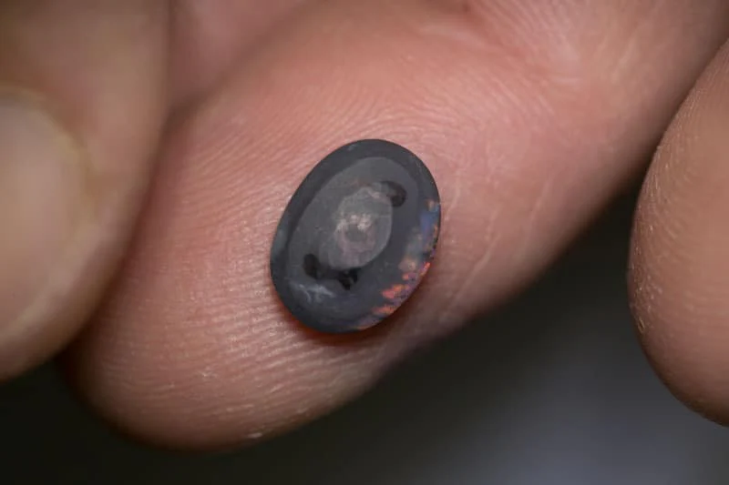 2.08 ct black opal 10x7.5x3.5mm - Image 6