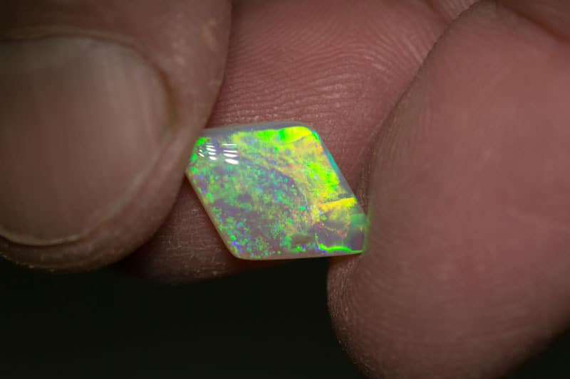 2.10 ct kite shaped double sided crystal opal 14x9.5x3mm - Image 2