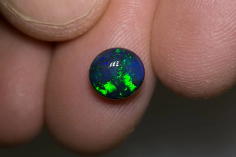 2.15 ct black opal 8.5x8x4.5mm - Image 3