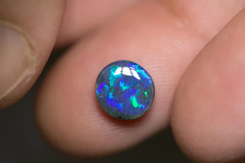2.23 ct black opal 9x8.5x4.5mm - Image 3