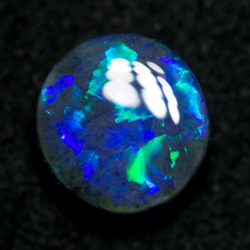 2.23 ct black opal 9x8.5x4.5mm - Image 4