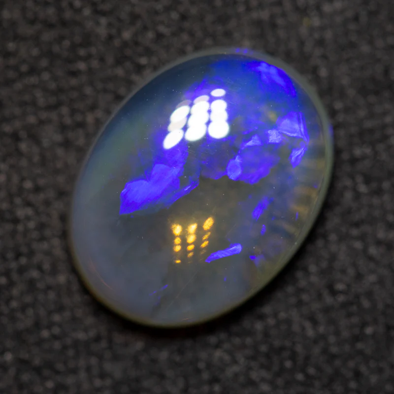 2.31 ct crystal opal 11.1x8.5x3.9mm - Image 2