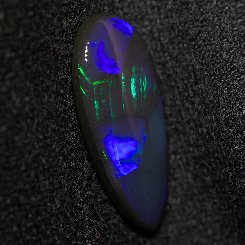 2.33 ct black opal 16.9x7.5x2.8mm - Image 2