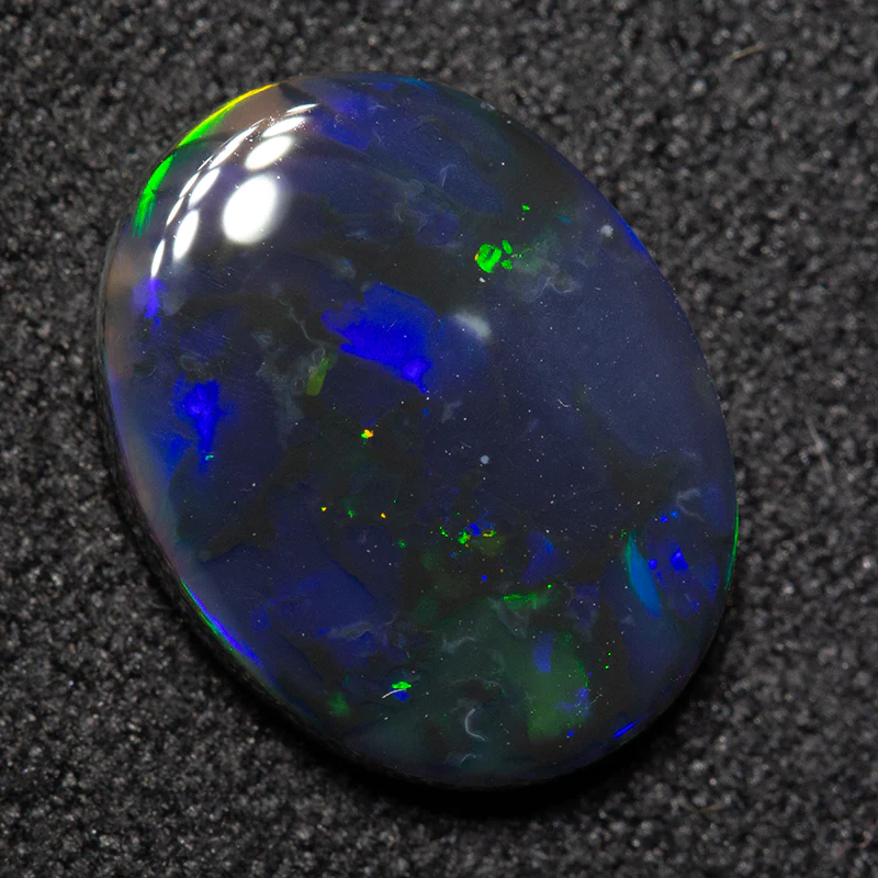 2.34 ct black opal 11.8x9.1x2.9mm - Image 2