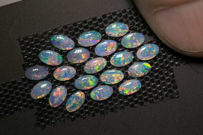 2.34 ct crystal opal suite 5x3mm - Image 2
