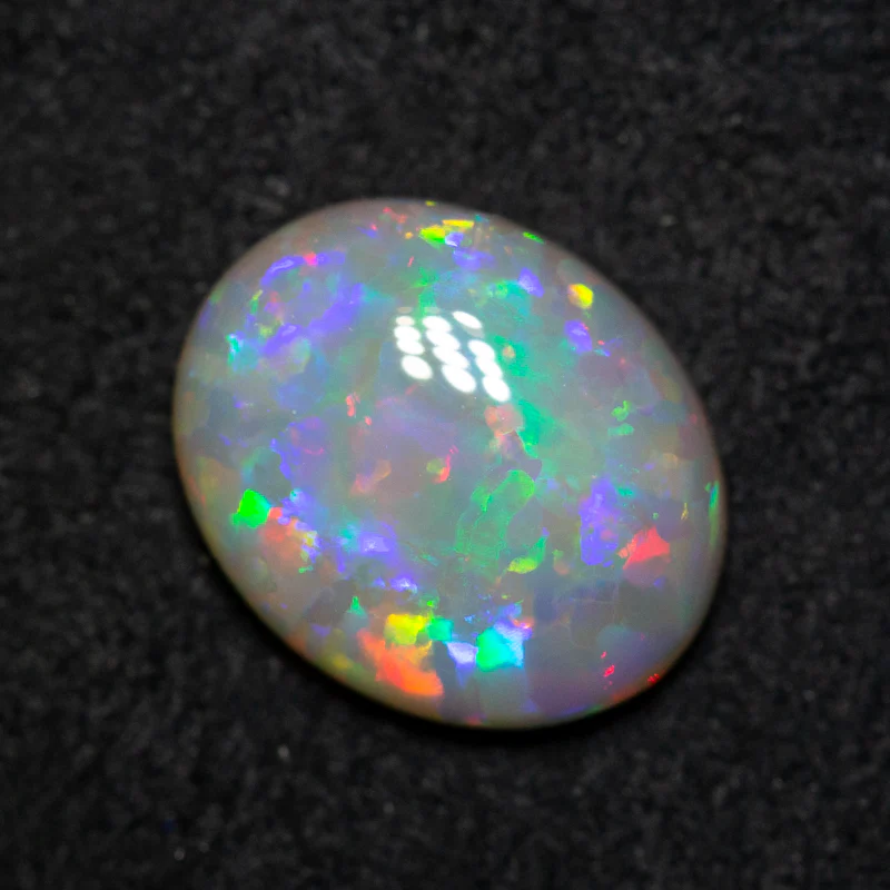 2.36 ct dark opal 10.7x8.7x3.9mm - Image 2
