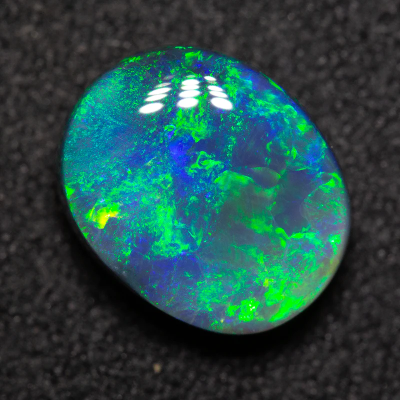 2.37 ct black opal 9.7x8x4.7mm - Image 2