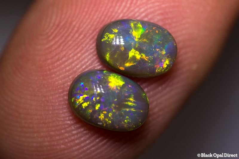 2.38 ct semi black opal pair 8x5.5x3.5mm - Image 2