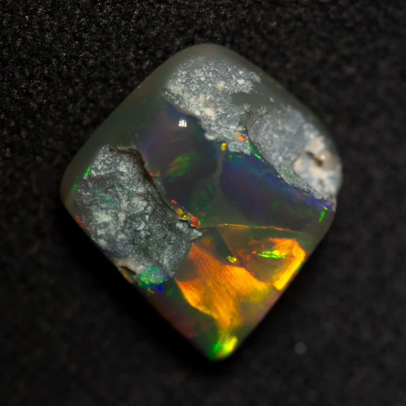 2.39 ct black opal carving 8.9x8.8x4.6mm - Image 3