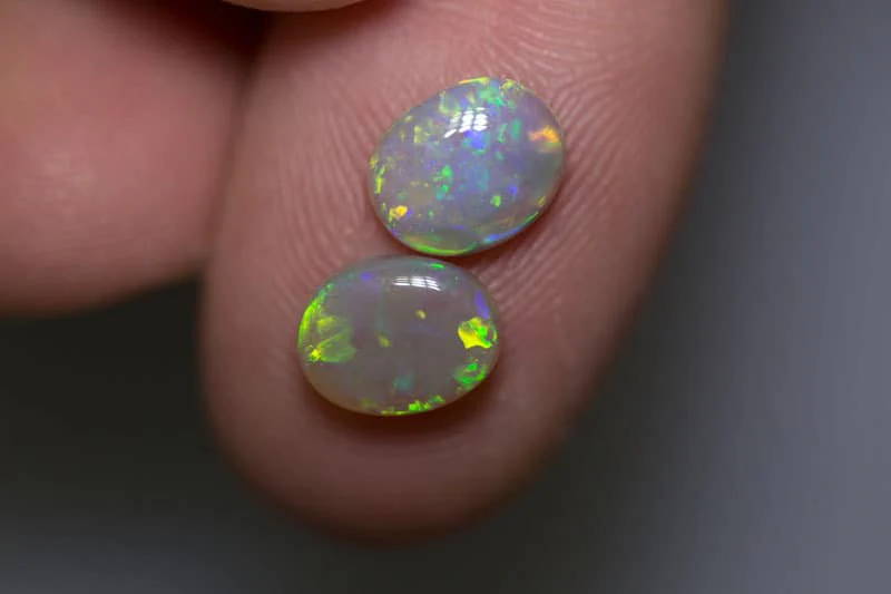 2.42 ct dark opal pair 8.5x7x3mm - Image 2