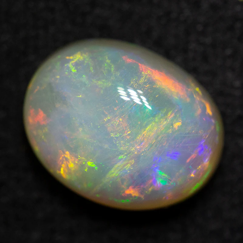 2.42 ct white opal 9.7x7.7x5.3mm - Image 2