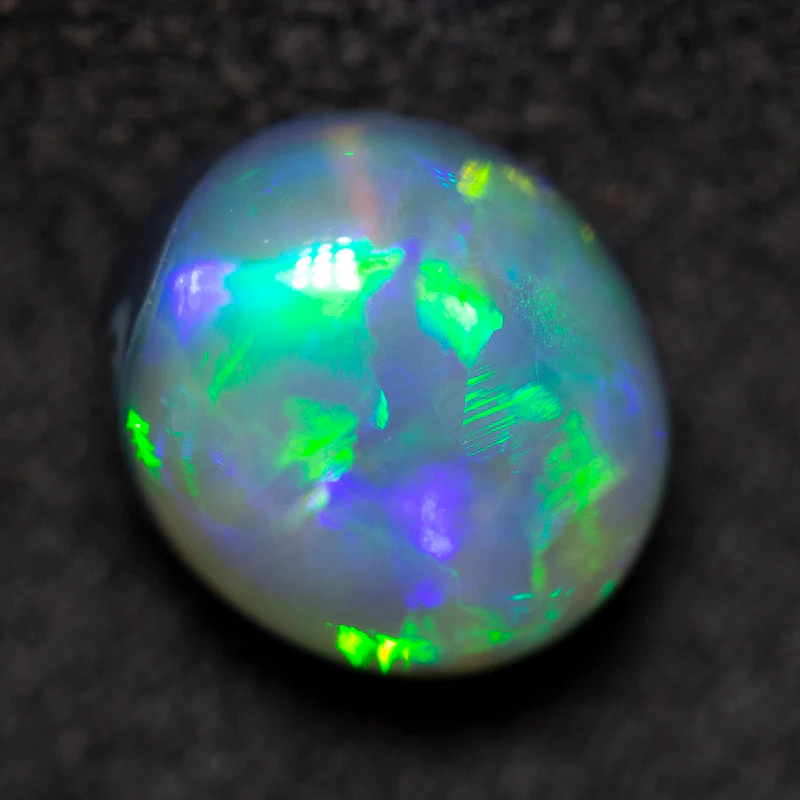 2.43 ct black opal 8.8x7.9x5.8mm - Image 2