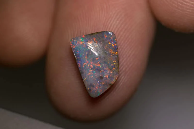 2.46 ct boulder opal 12x8x3mm - Image 2