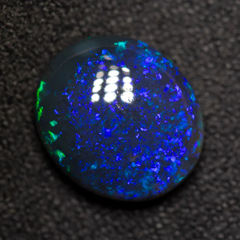 2.50 ct black opal 10.2x8.9x4.5mm - Image 2