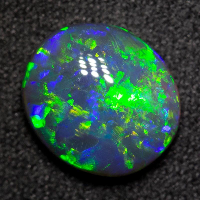 2.52 ct black opal 10.6x9.4x4.1mm - Image 2