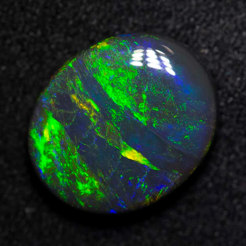 2.55 ct black opal 11.1x9.3x3.4mm - Image 2