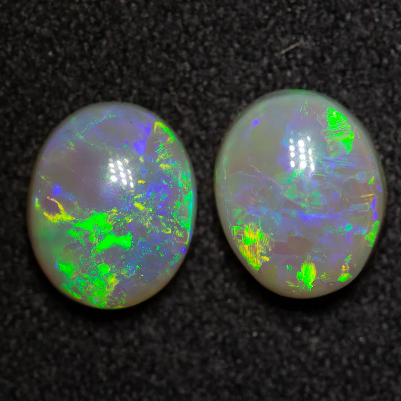 2.56 ct dark opal pair 8.1x6.6x3.5mm - Image 2