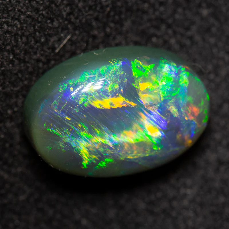 2.62 ct black opal 10.7x7.1x5.1mm - Image 2