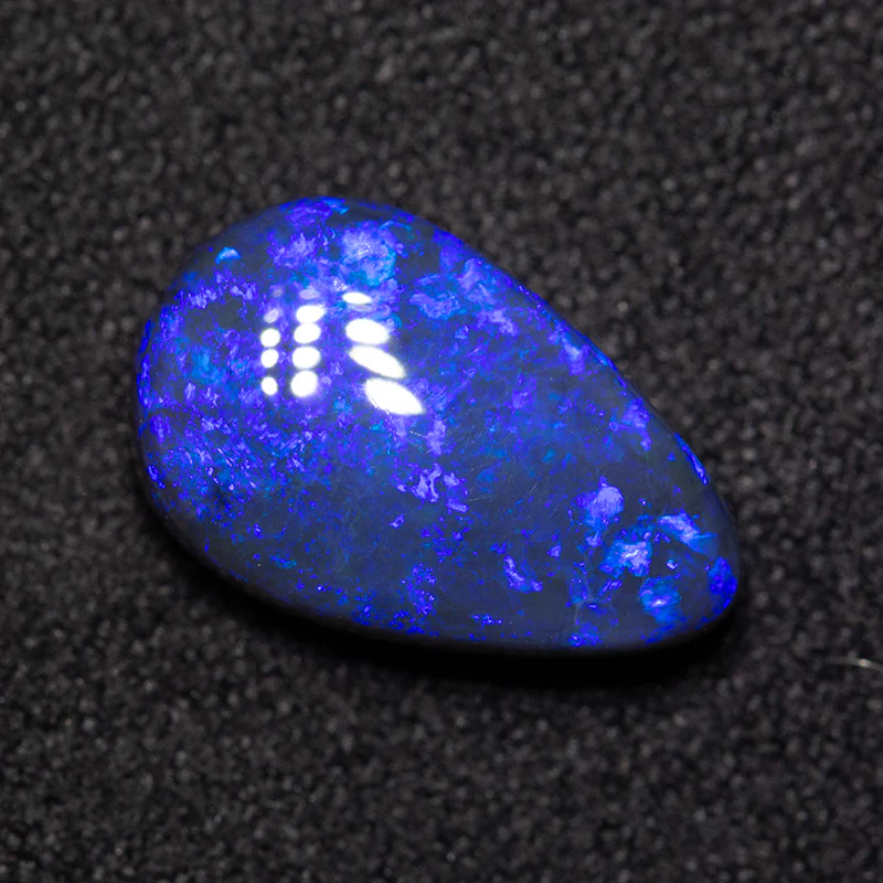 2.62 ct black opal 12.4x7.9x4.4mm - Image 2