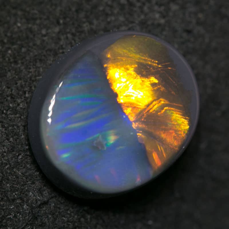 2.65 ct bi color black opal - Image 2