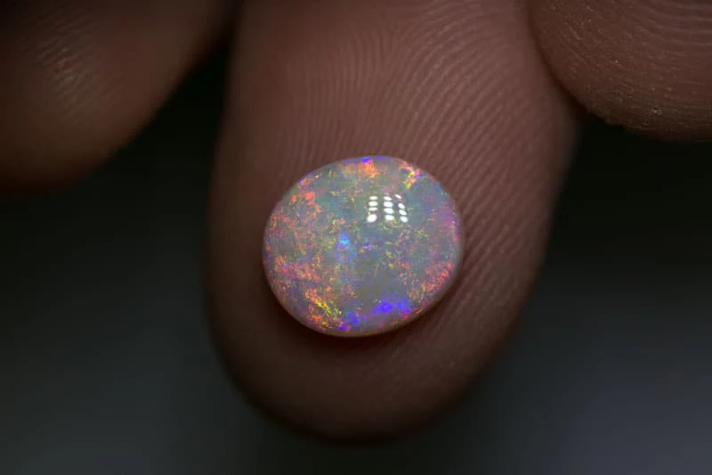 2.66 ct white opal 10x9x4mm - Image 2