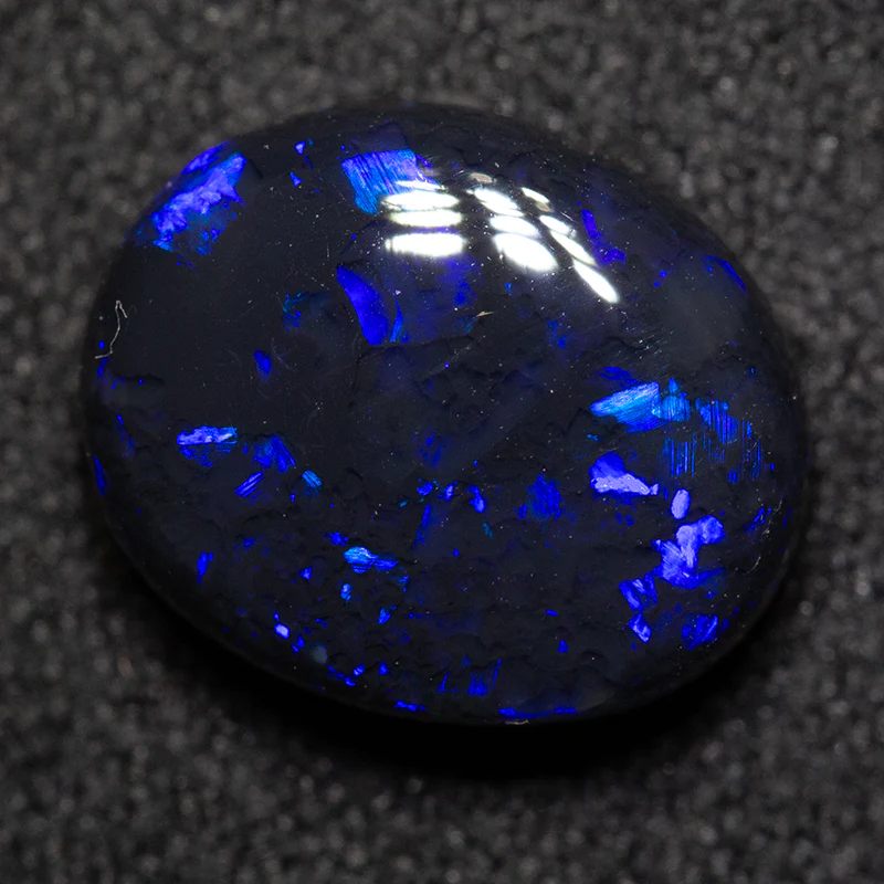 2.68 ct black opal 10.4x8.6x4.5mm - Image 2