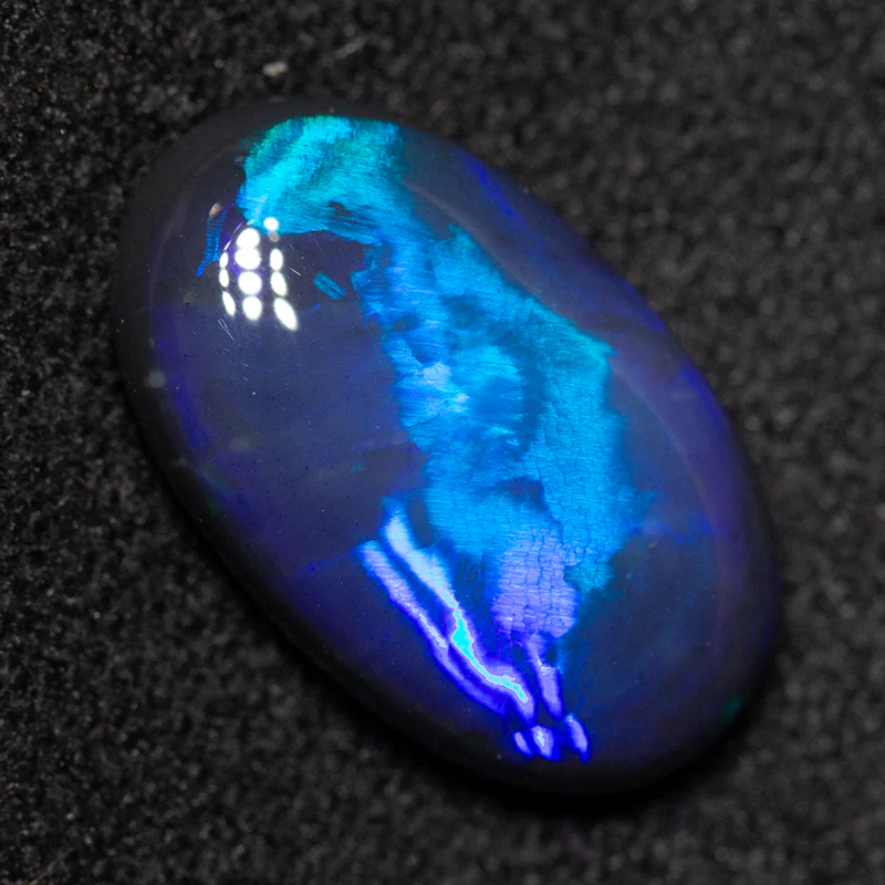 2.68 ct black opal 13.1x7.9x3.9mm - Image 2