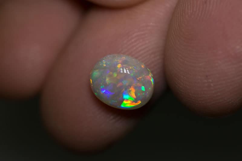 2.84 ct white opal 9.5x8x5.7mm - Image 3
