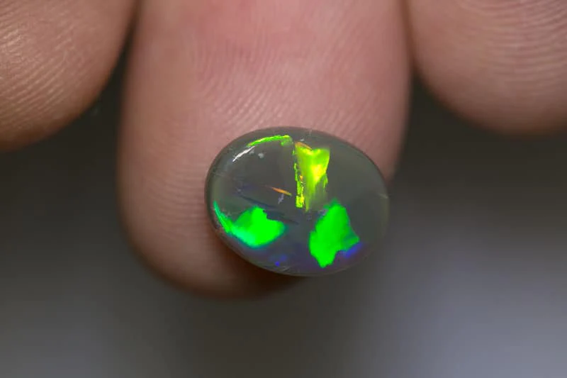 2.88 ct black opal 12x9.5x4mm - Image 3