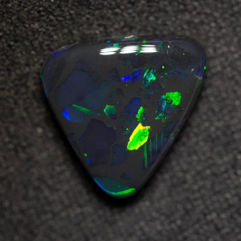 2.89 ct black opal 11.8x10.3x4.2mm - Image 2