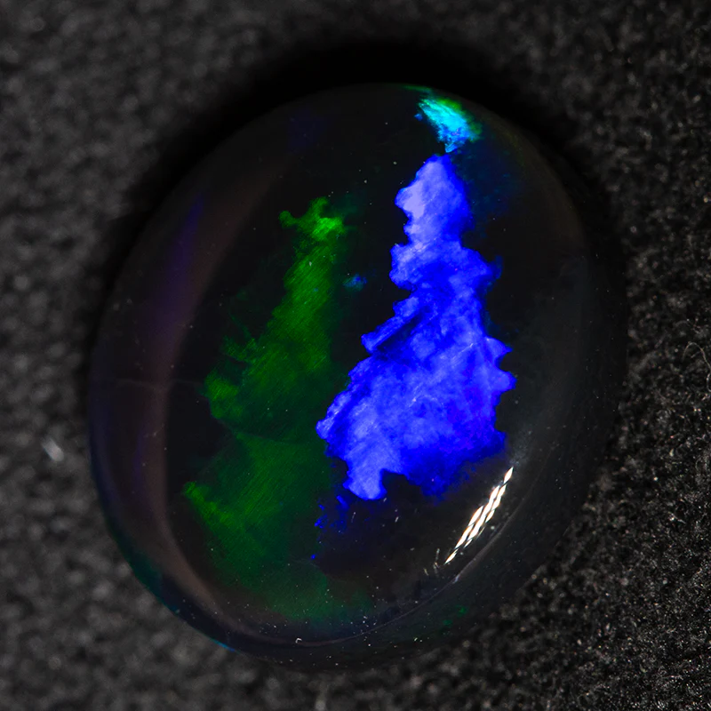 2.94 ct black opal 10.7x9.5x4.6mm - Image 4