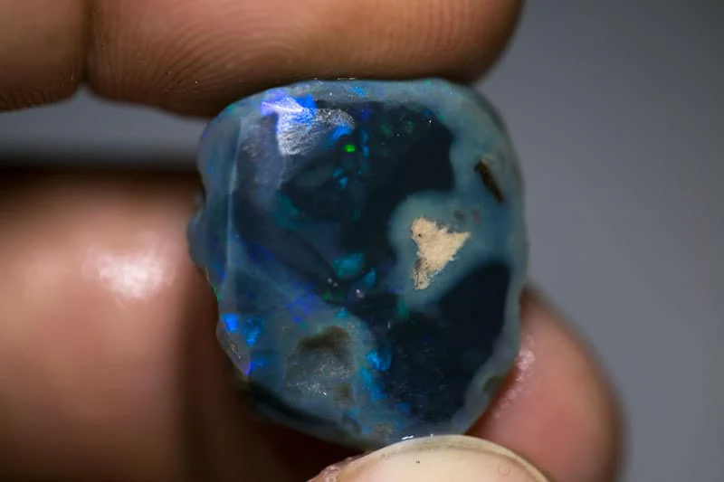 2000 carats of rough and rubbed opal - Image 2