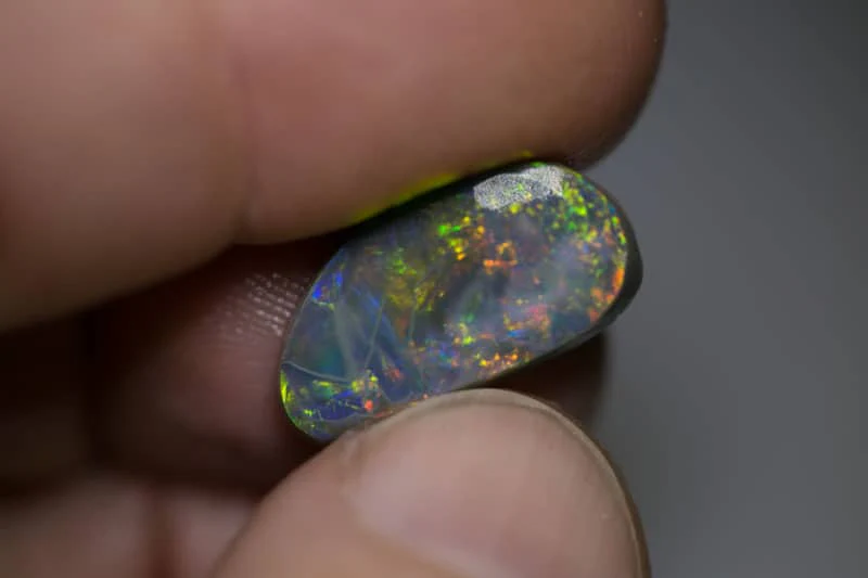 2000 carats of rough and rubbed opal - Image 4