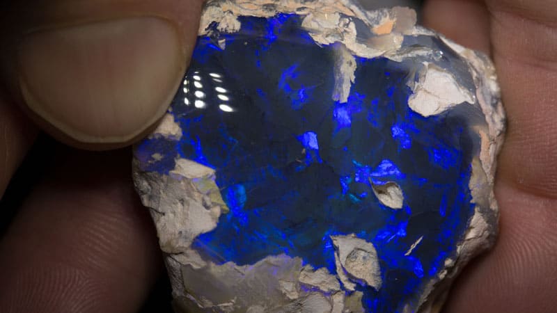 213 ct rough opal specimen polished 41mm across - Image 2