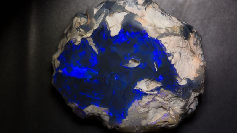 213 ct rough opal specimen polished 41mm across - Image 3