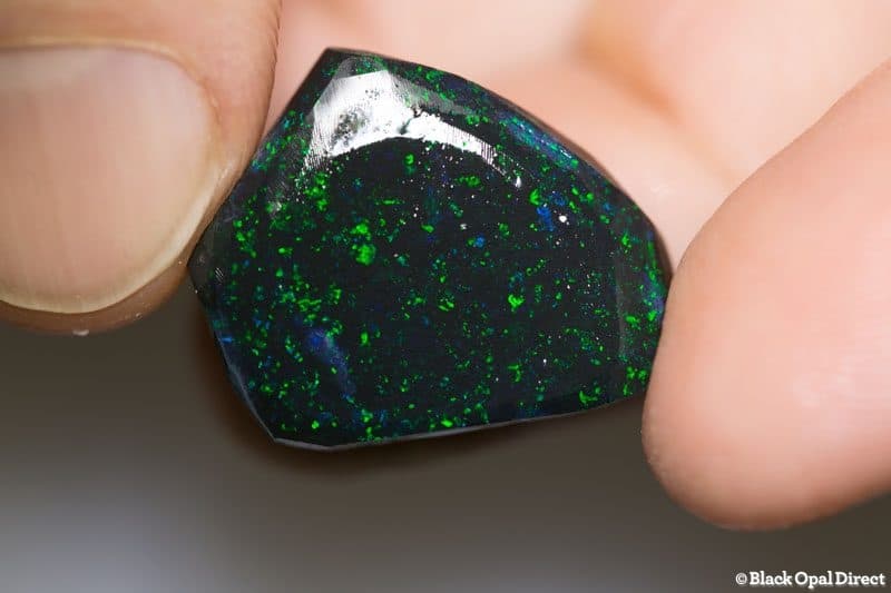 22 ct roughly rubbed black opal piece 29mm across - Image 2