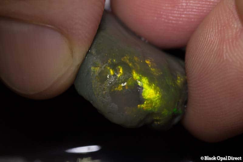 28.85 ct rough opal piece 27mm across - Image 2