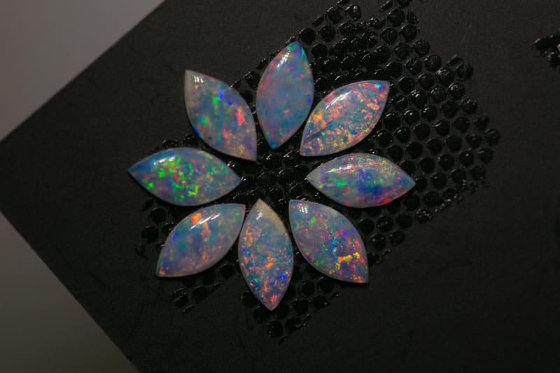 3.09 ct white opal suite 7x3.5mm 16 pieces - Image 2