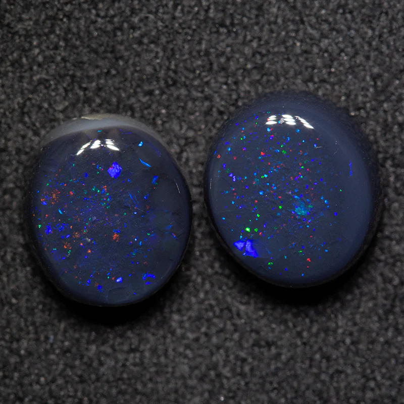 3.24 ct black opal pair 8.1x7.3x4.1mm - Image 2
