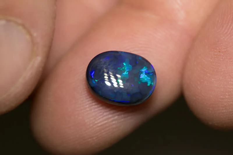 3.26 ct black opal 11x8x5mm - Image 2
