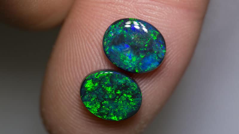 3.74 ct black opal pair 9.5x8x3mm - Image 2