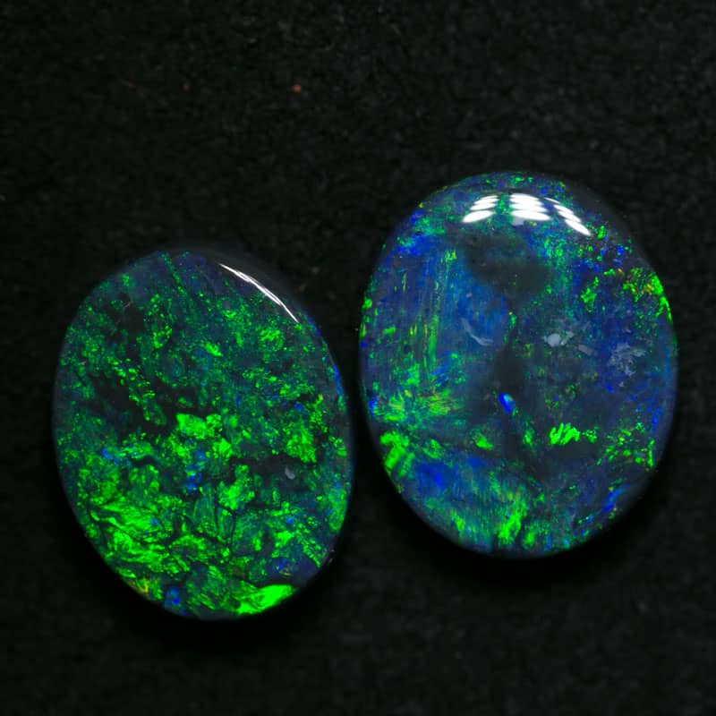 3.74 ct black opal pair 9.5x8x3mm - Image 3
