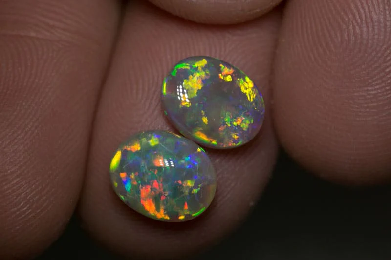 3.80 ct gem crystal opal pair 10x8mm - Image 2