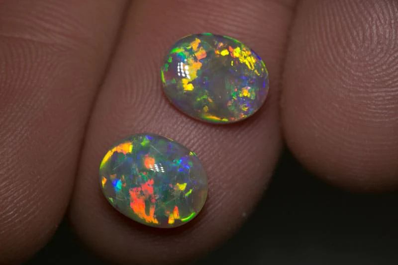 3.80 ct gem crystal opal pair 10x8mm - Image 3