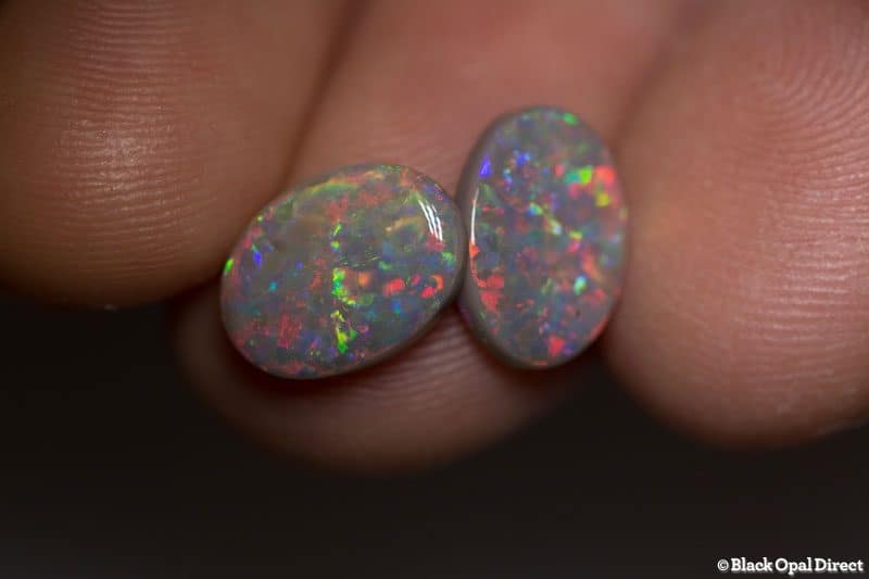 3.80 ct semi black opal pair 11x8mm - Image 2