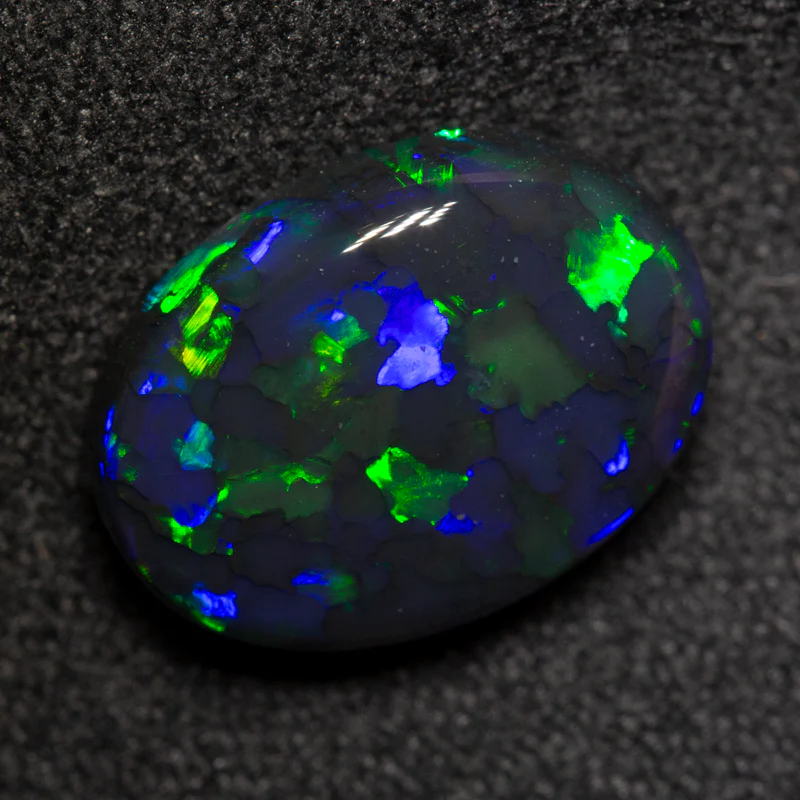 3.84 ct black opal 12.7x9.5x4.9mm - Image 2