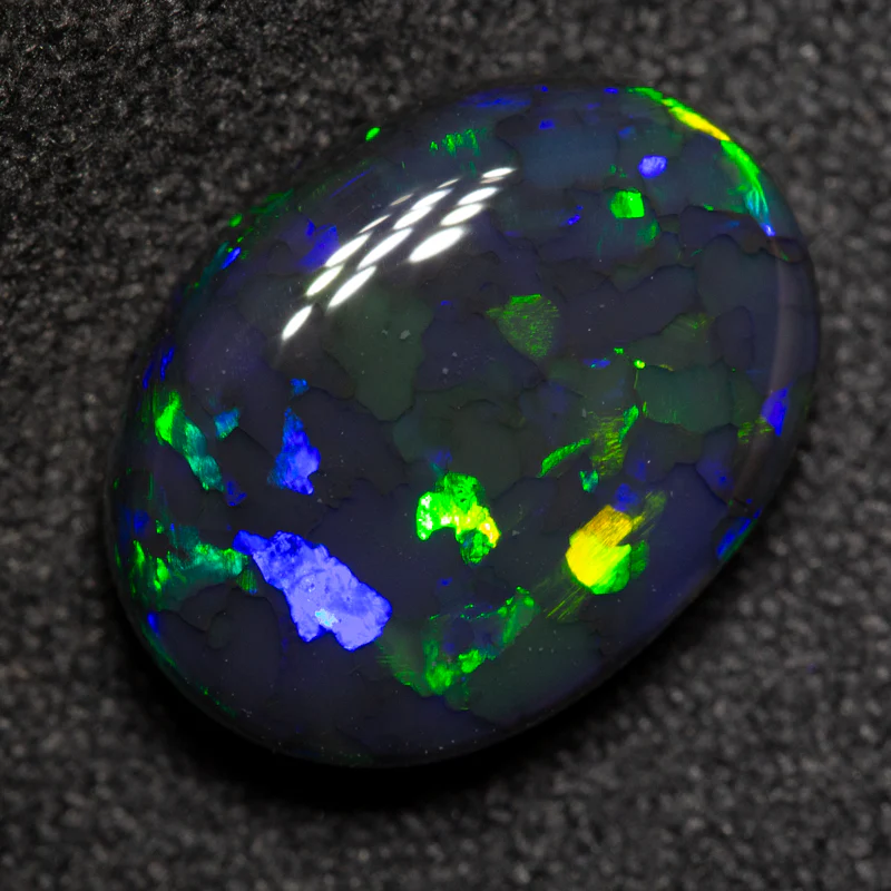 3.84 ct black opal 12.7x9.5x4.9mm - Image 3