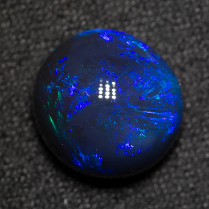 3.92 ct black opal 10.5x9.9x6.4mm - Image 2